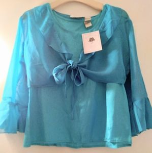 Turquoise tank with tie.